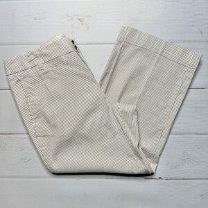 Gap - Women’s Cream Striped Capri Dress Pants - Size 6.